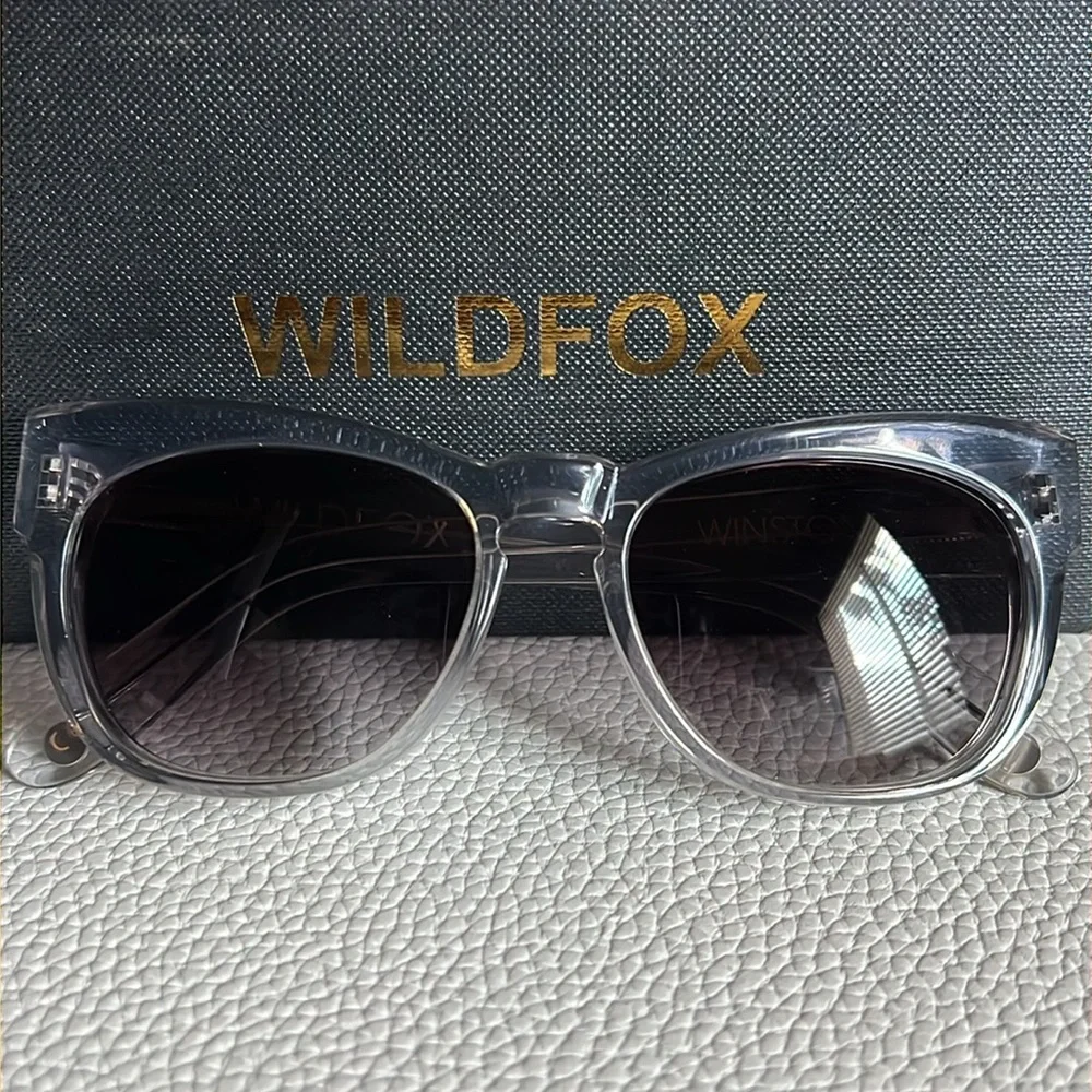 WILDFOX couture gray sunglasses